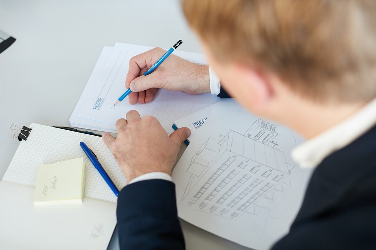 Wirtschaftlichkeitskontrollen und -analysen, Liquiditätspläne und Finanzierungsoptionen sind entscheidende Faktoren für eine erfolgreiche Projektsteuerung.